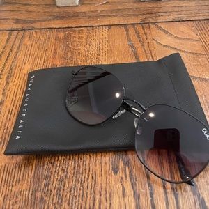 Quay circular glasses!